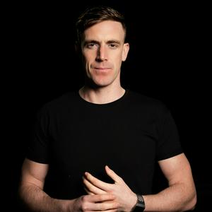 Ascolta Bryan Kearney nell'app