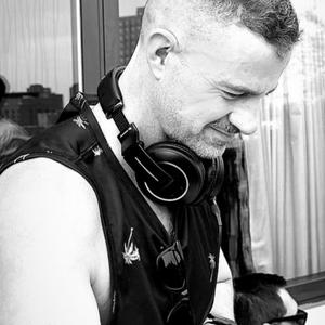 Ascolta DJ BEN BAKER || PODCASTS AND LIVE SETS nell'app